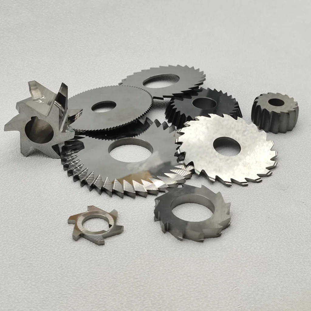 Barres métalliques coupées, lames de scie en carbure monobloc